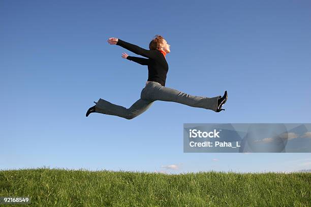 Foto de Menina De Salto e mais fotos de stock de Adolescente - Adolescente, Adulto, Atividade