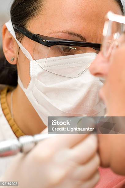 Foto de Dentista No Trabalho e mais fotos de stock de Aberto - Aberto, Adulto, Assistência