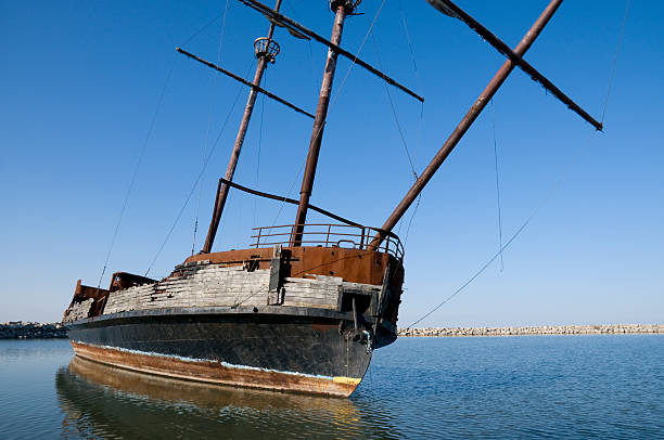 난파선 - sailing ship shipping beached industrial ship 뉴스 사진 이미지