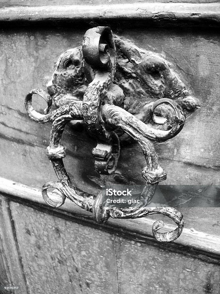 Дверной молоток - Стоковые фото Антиквариат роялти-фри