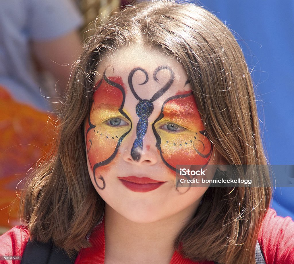 Fille avec des papillons visage - Photo de Costume de déguisement libre de droits