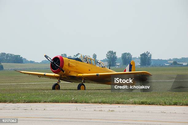 Vintage Yellow Flugzeug Stockfoto und mehr Bilder von Alt - Alt, Altertümlich, Farbbild