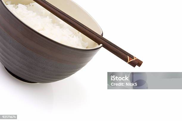 라이스 볼에 W 젓가락 쌀-곡초류에 대한 스톡 사진 및 기타 이미지 - 쌀-곡초류, 쌀-주식, 한국 문화