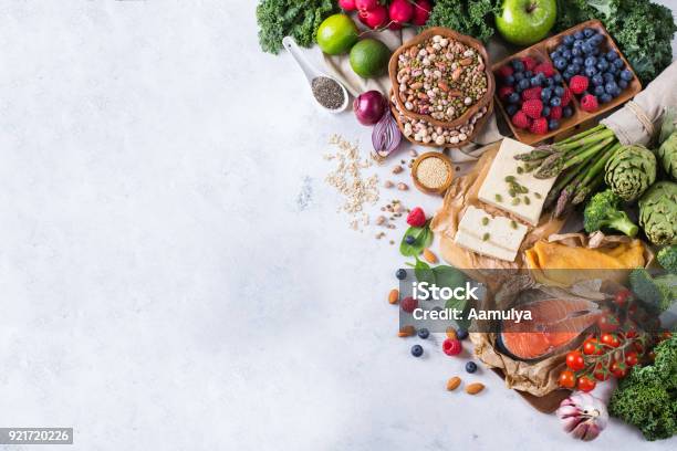 Surtido Selección De Alimento Balanceado Saludable Para El Corazón Dieta Foto de stock y más banco de imágenes de Comida sana