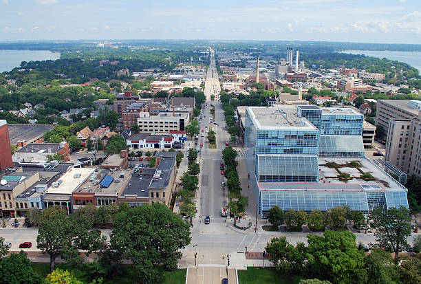 centrum miasta madison-stan wisconsin - madison wisconsin zdjęcia i obrazy z banku zdjęć