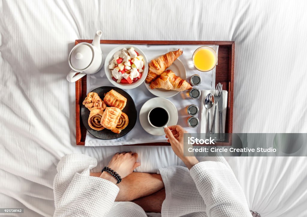 Colazione a letto - Foto stock royalty-free di Prima colazione