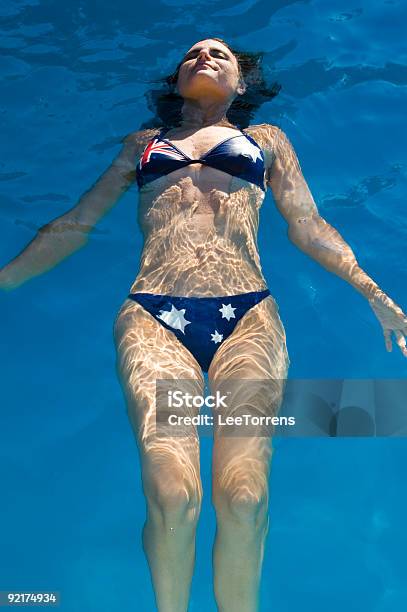 Photo libre de droit de Fille En Australie banque d'images et plus d'images libres de droit de Adulte - Adulte, Australie, Bikini