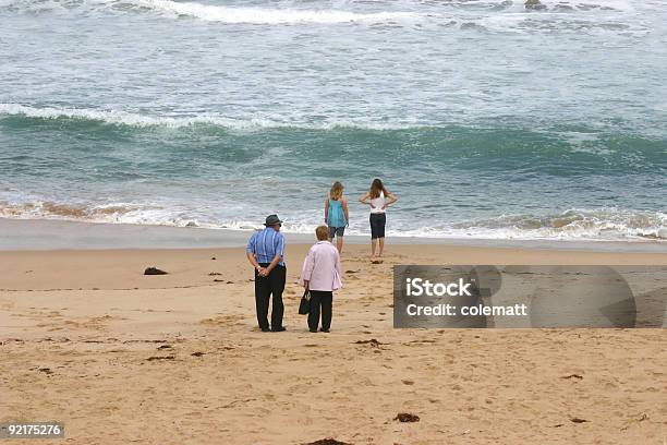 Photo libre de droit de Famille À La Plage banque d'images et plus d'images libres de droit de Melbourne - Australie - Melbourne - Australie, Famille, Mère