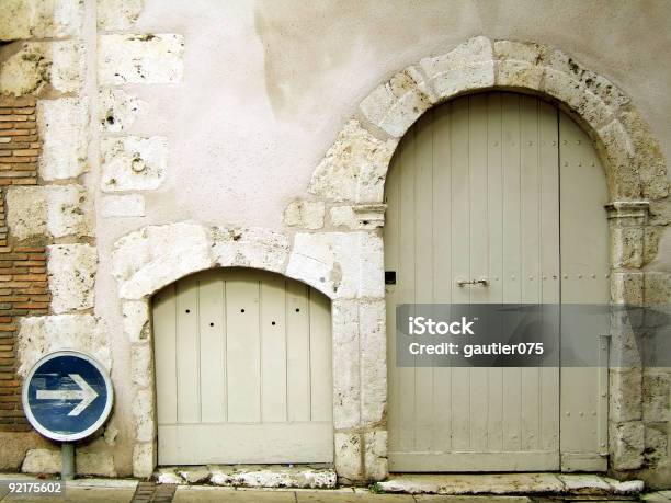 Dois Antigos Entrada - Fotografias de stock e mais imagens de Abrir - Abrir, Aldeia, Antigo