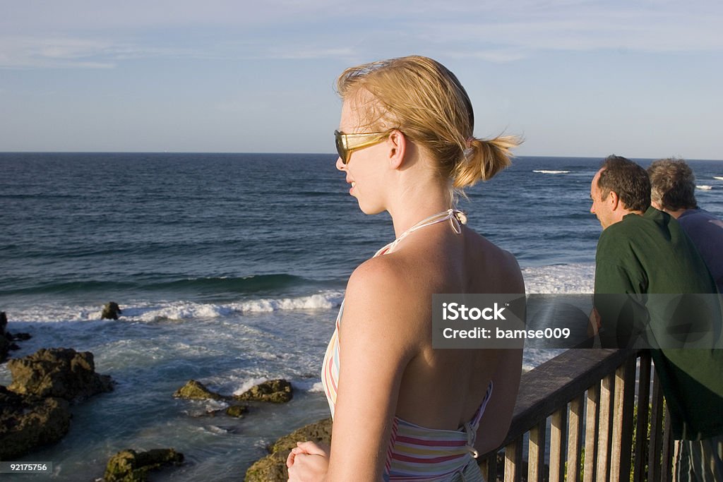Mujer mirando olas de Australia - Foto de stock de Foto natural libre de derechos