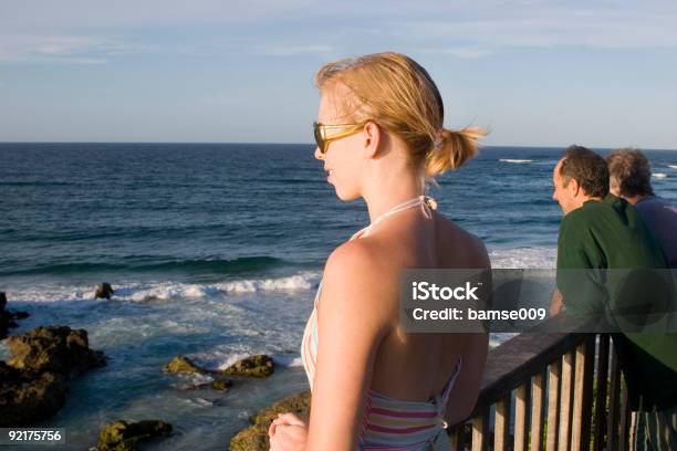 Mulher Ver Ondas Austrália - Fotografias de stock e mais imagens de Espontânea - Espontânea, Adulto, Anoitecer