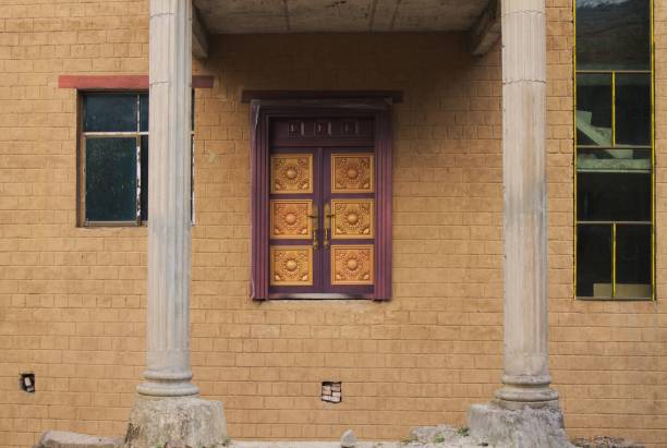 istock Entrance door without stairs (Yunnan, China) 921758394