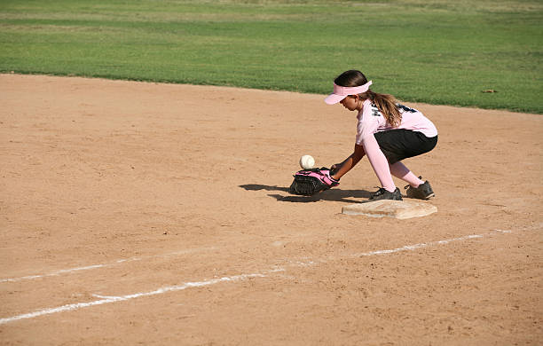 bobbling piłka player - baseballs child sport baseball zdjęcia i obrazy z banku zdjęć