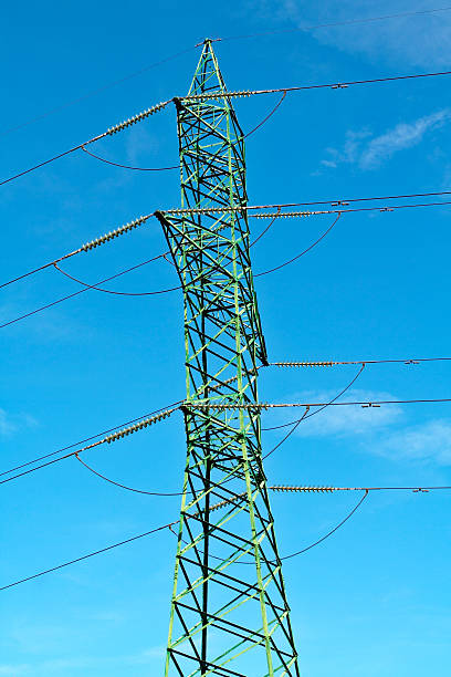 pole et les câbles électriques - watts riot photos et images de collection