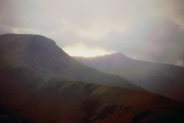 lake district national park cumbria north of england uk - extreme terrain footpath british culture green imagens e fotografias de stock