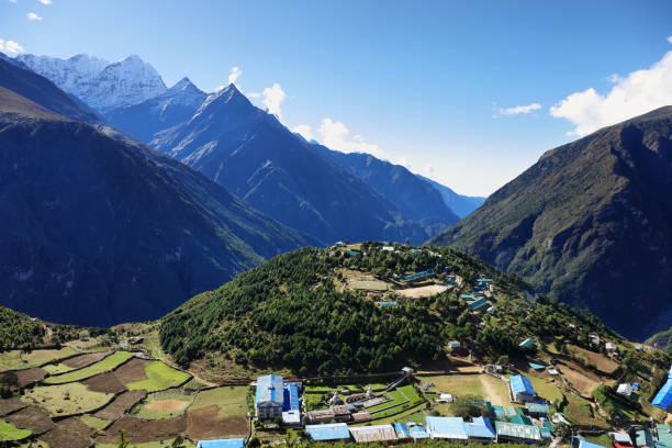 village de namche bazar, himalaya au népal. - namche bazaar photos et images de collection