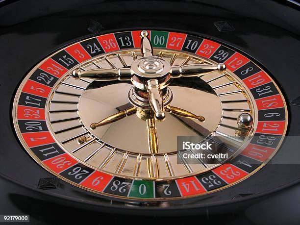 Casinò Ruota Della Roulette - Fotografie stock e altre immagini di Colore nero - Colore nero, Composizione orizzontale, Dorato - Colore descrittivo