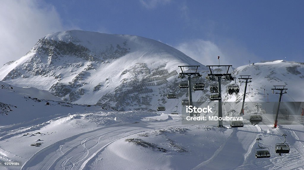 cable vías en alpes - Foto de stock de Aire libre libre de derechos