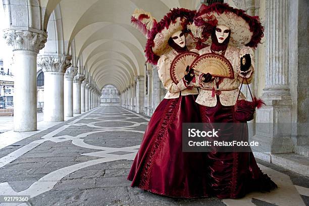 커플입니다 아름다운 Female 마스크 Under Colonnades 베니스 Xxl 0명에 대한 스톡 사진 및 기타 이미지 - 0명, 사진-이미지, 색상 이미지