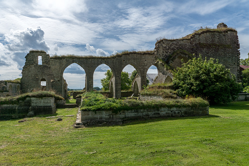 Ruinas de un monasterio medieval en verano photo