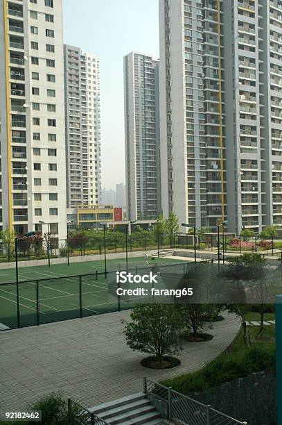 Vida Urbana - Fotografias de stock e mais imagens de Apartamento - Apartamento, Ténis - Desporto com Raqueta, Ao Ar Livre