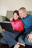 paar-am-laptop.jpg?b=1&s=170x170&k=20&c=1TZS6EoIE-mcczVwXipyrhT4SF2Cof1YgQ-23GOjg74=