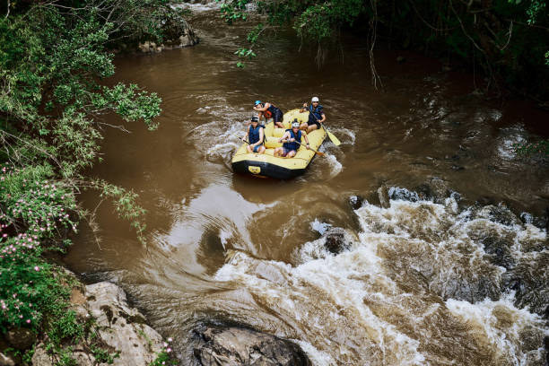 há uma cachoeira no caminho! - life jacket equipment safety jacket - fotografias e filmes do acervo