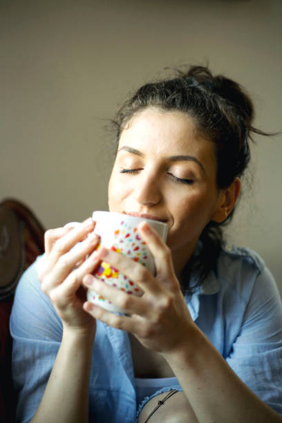 istock Woman drinking coffee in the room 921838498