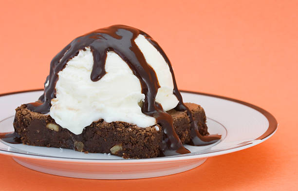 istock Brownie Cake with Ice cream and chocolate sauce 92183977