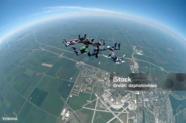 Lizenzfreies Stockfoto Teamworkacht Unter Den Skydivern Über Rantoul Stockfoto und mehr Bilder von Fallschirmsport
