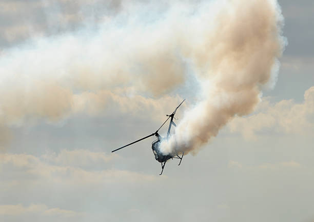 notfall landing - hubschrauber stock-fotos und bilder