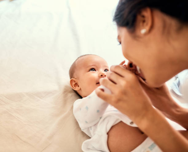 mon bébé, ma bénédiction - nouveau né photos et images de collection