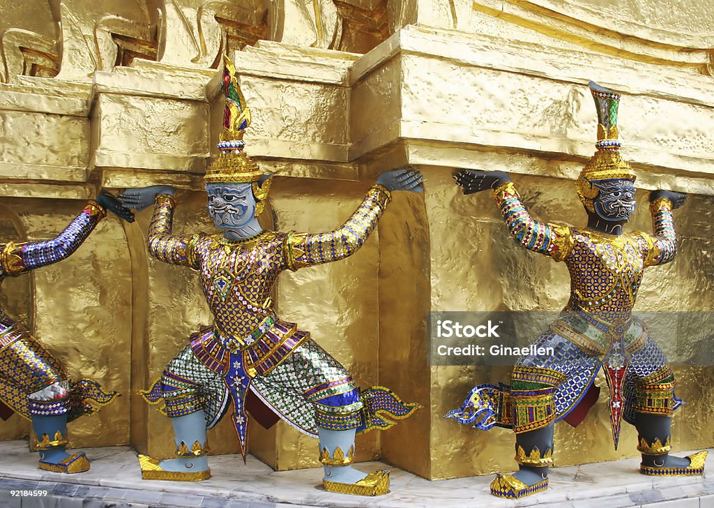 Estatuas en el Gran Palacio de Bangkok, Tailandia. - Foto de stock de Amor - Sentimiento libre de derechos