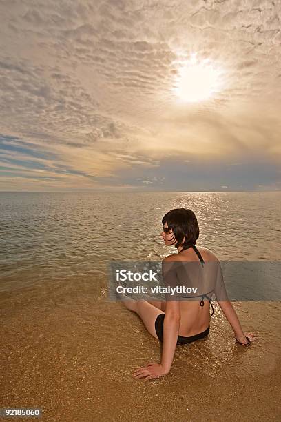 Sunrise Beach Ragazza - Fotografie stock e altre immagini di Abbronzatura - Abbronzatura, Acqua, Adulto