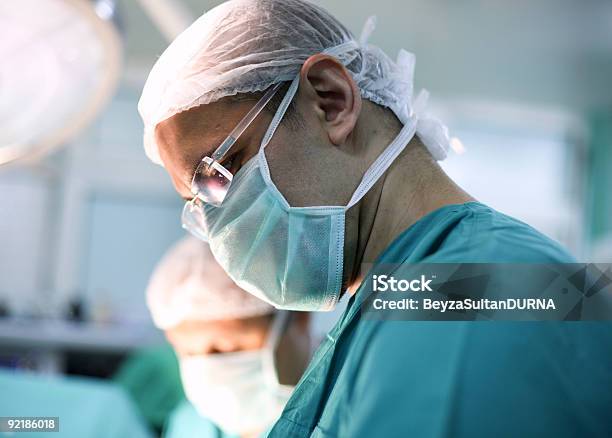 Chirurg Stockfoto und mehr Bilder von Onkologe - Onkologe, Amputiert, Arbeiten