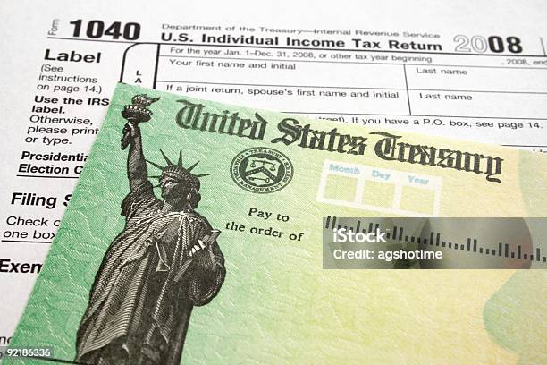 Formulário De Imposto Sobre O Rendimento E Reembolso Verificação - Fotografias de stock e mais imagens de Formulário de Imposto