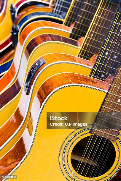 Menge Musik Stockfoto und mehr Bilder von Akustikgitarre - Akustikgitarre, Audiozubehör, Aufführung