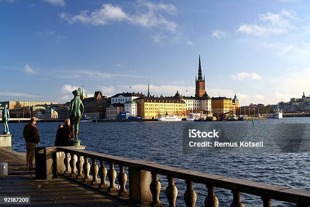 Z Widokiem Na Stare Miasto - zdjęcia stockowe i więcej obrazów Dzielnica nadbrzeżna - Dzielnica nadbrzeżna, Europa - Lokalizacja geograficzna, Fotografika