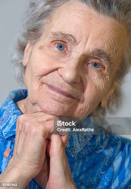 노인 여성 시리즈 개성-개념에 대한 스톡 사진 및 기타 이미지 - 개성-개념, 고독-부정적인 감정 표현, 노인