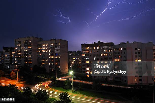 Foto de Paisagem e mais fotos de stock de Ajardinado - Ajardinado, Chuva, Cidade