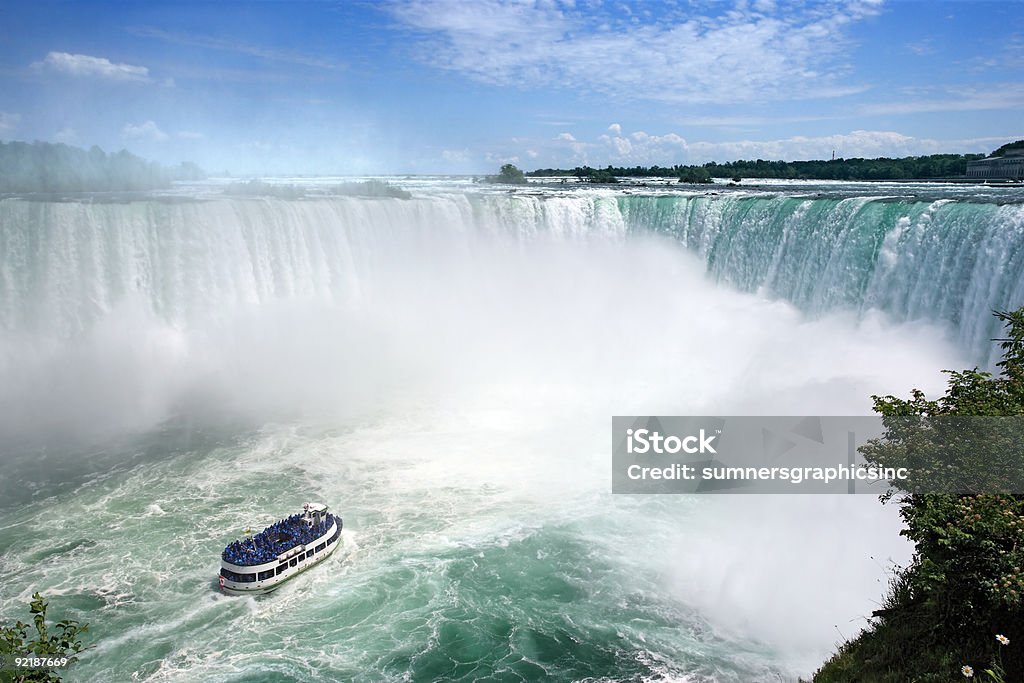 Turismo en Cataratas del Niágara - Foto de stock de Agua libre de derechos