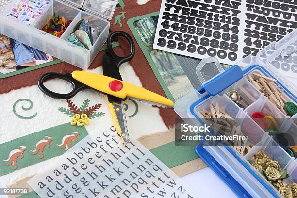Scrapbooking - Fotografias de stock e mais imagens de Trabalho Manual - Trabalho Manual, Arte, Atividade Recreativa