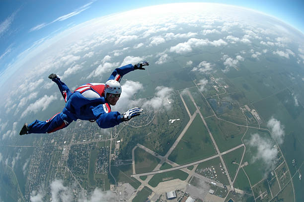 royalty free banco de fotos: pára-quedista patriota - skydiving parachute parachuting taking the plunge - fotografias e filmes do acervo