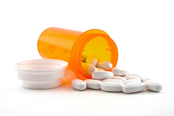 pastillas vertido - receta médica medicamento fotografías e imágenes de stock