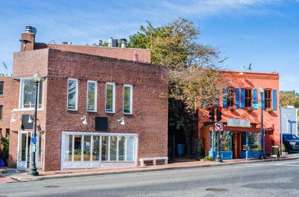 istock Modern and Traditional Buildings with Shops on a Sunny Day 921897330