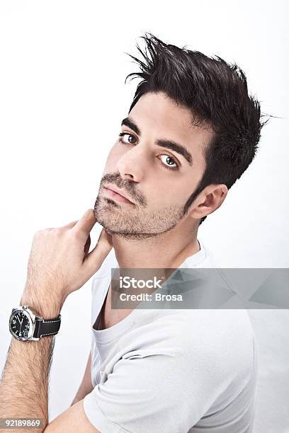 Retrato De Hombre Atractivo Foto de stock y más banco de imágenes de Patillas - Pelo facial - Patillas - Pelo facial, Adulto, Adulto joven