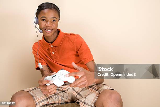 Foto de Teen Jogador De Videogame e mais fotos de stock de Adolescente - Adolescente, Adolescência, Afro-americano