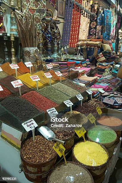 Egipcio Antiguo Mercado En Istanbul Turquía Foto de stock y más banco de imágenes de Arreglar - Arreglar, Bazar, Color - Tipo de imagen