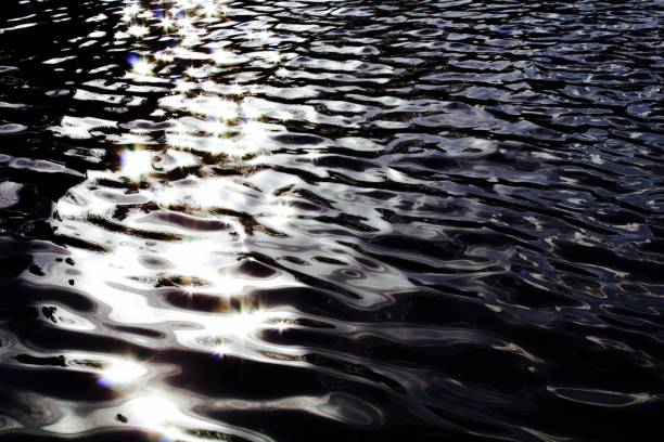 istock Sparkling fountain water 921915910