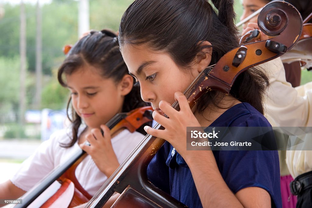 Концерт Cellists duet - Стоковые фото Виолончель роялти-фри
